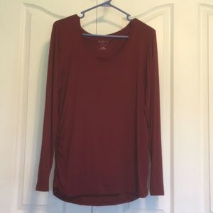 A glow maternity - long sleeve top in cranberry